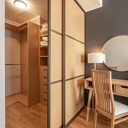 Airhome - Heart Of Center Apartament *