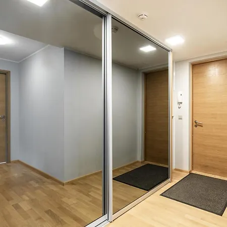 Airhome - Heart Of Center Apartment